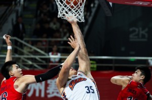 皇冠体育登录-赛后突围战来临，深圳男篮围绕德甲单刀错失，气氛紧张，纪律约束更严格(勒沃库森2025赛程表)