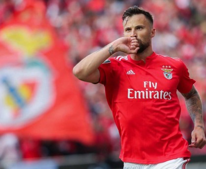 皇冠体育官方网站-关于赛地聚焦——德甲转会期热度飙升，本菲卡防线松动，引发热议，球队文化再被提及的信息